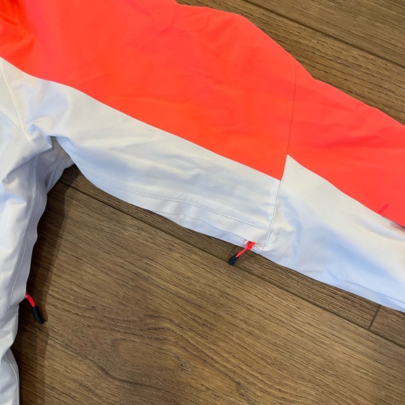 Women’s Jack Wolfskin Snow Jacket - Picture 5 of 7